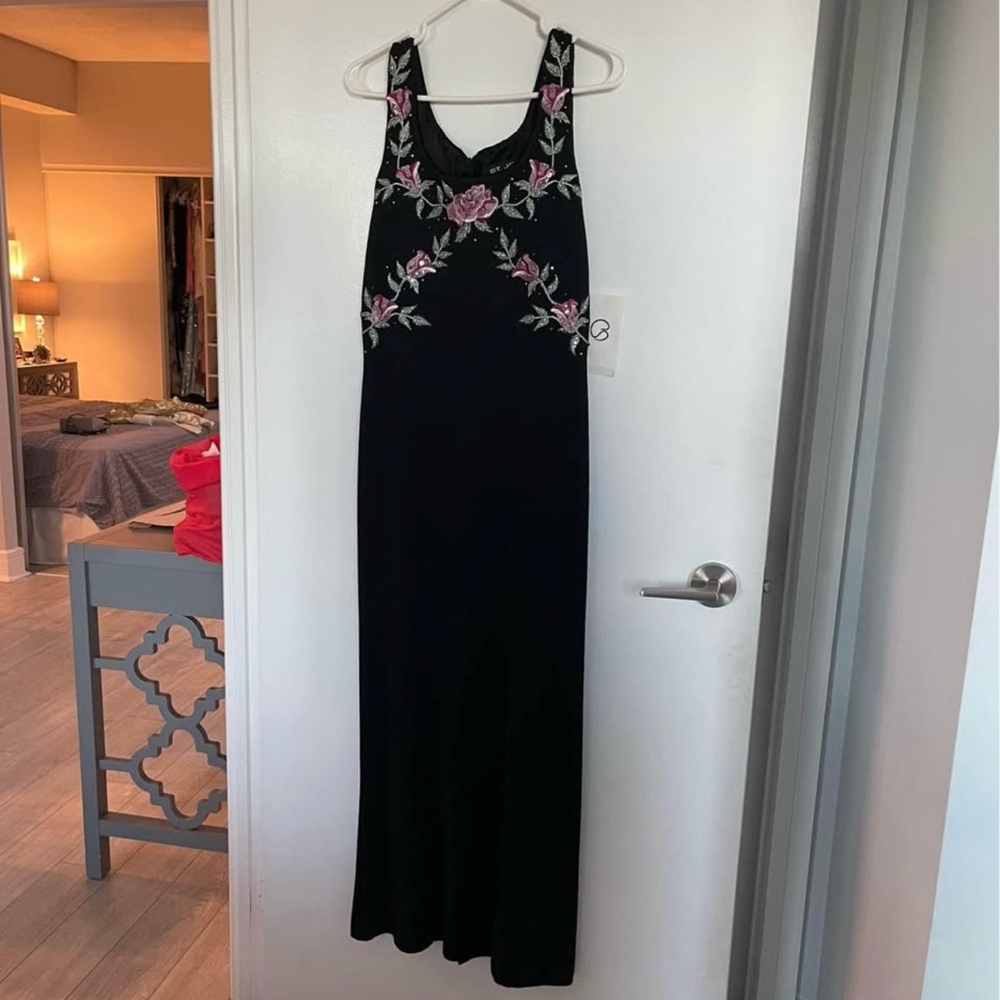 Gorgeous Embroidered Vintage Evening Gown